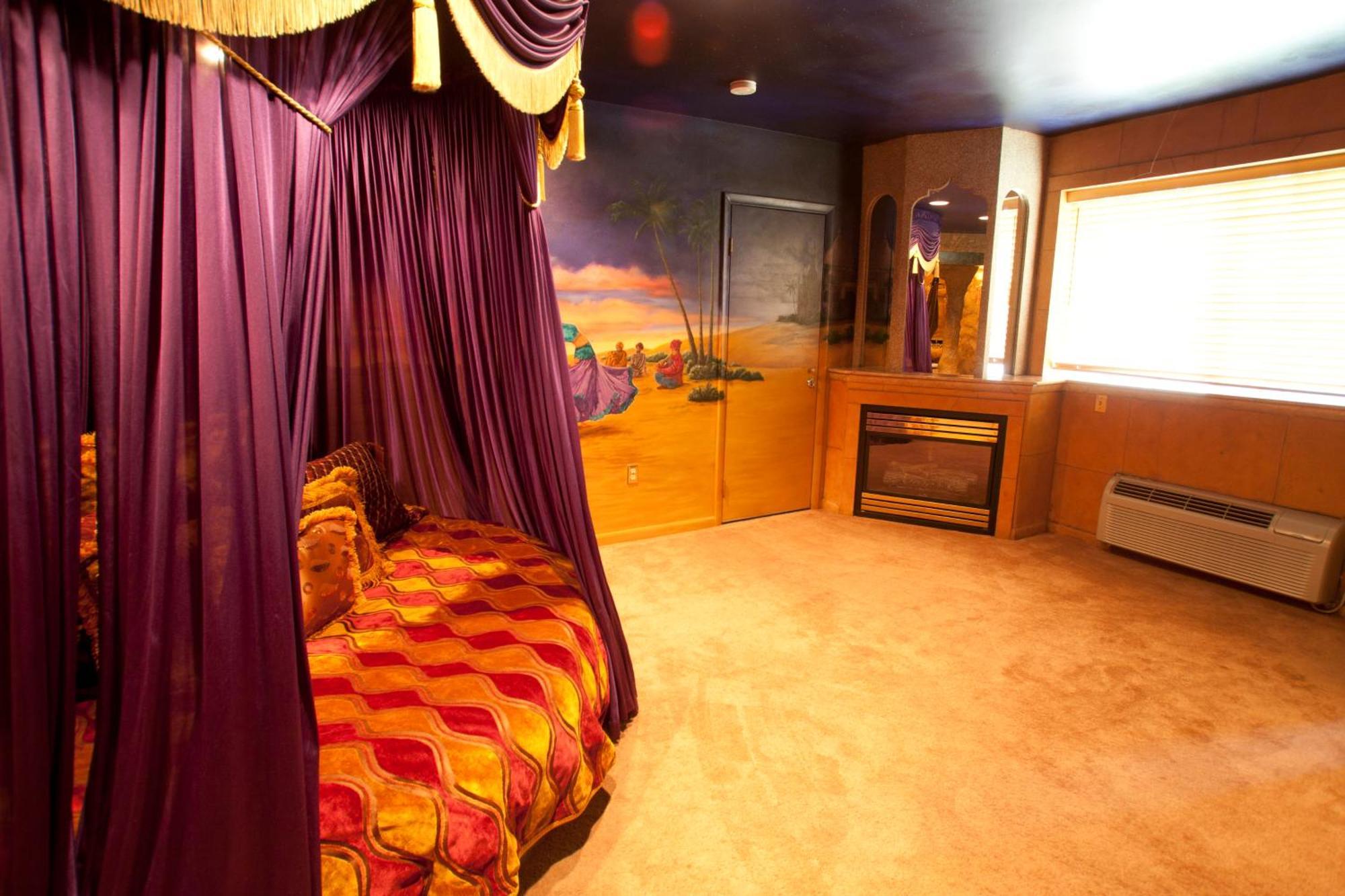 Black Swan Inn Luxurious Theme Rooms Покателло Номер фото