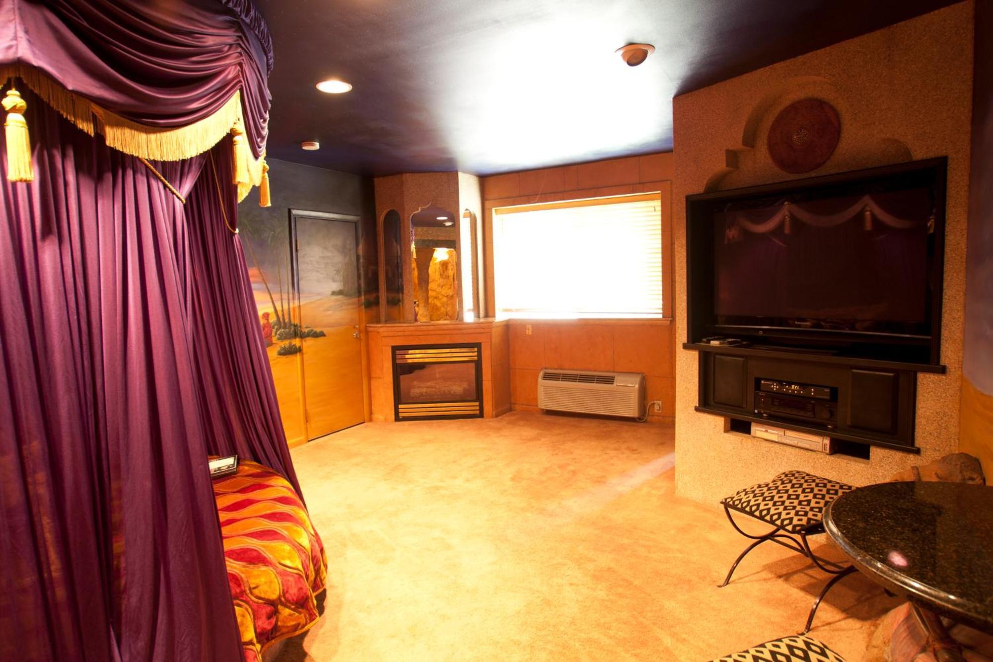 Black Swan Inn Luxurious Theme Rooms Покателло Номер фото