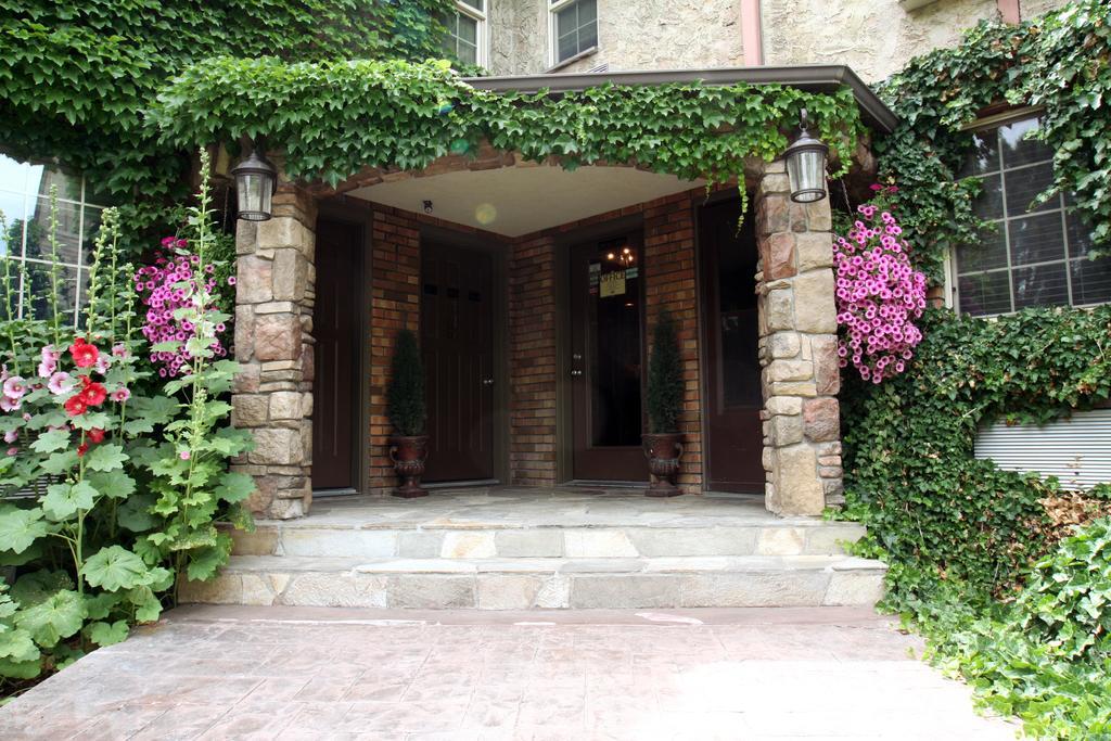 Black Swan Inn Luxurious Theme Rooms Покателло Экстерьер фото