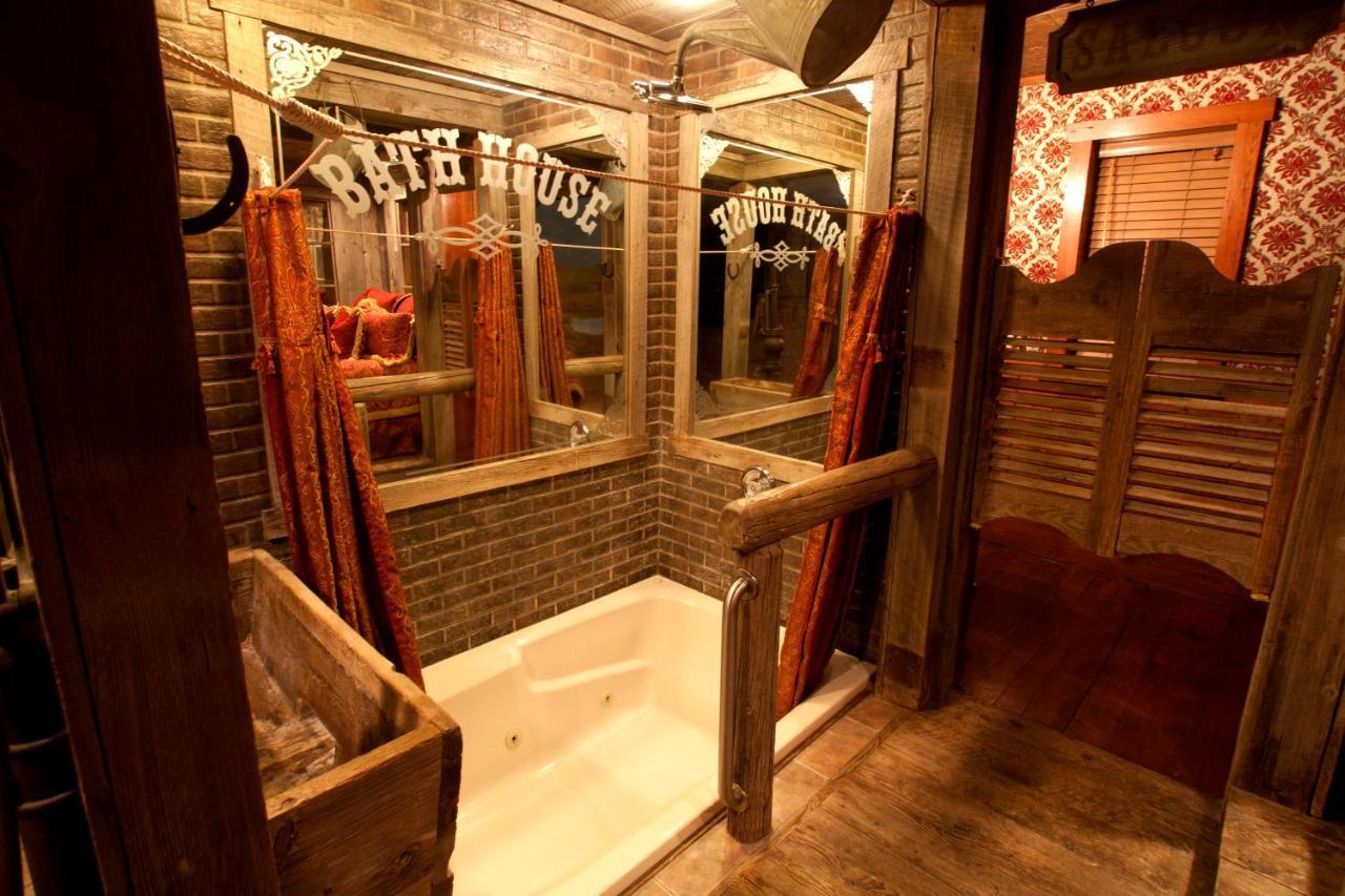 Black Swan Inn Luxurious Theme Rooms Покателло Экстерьер фото