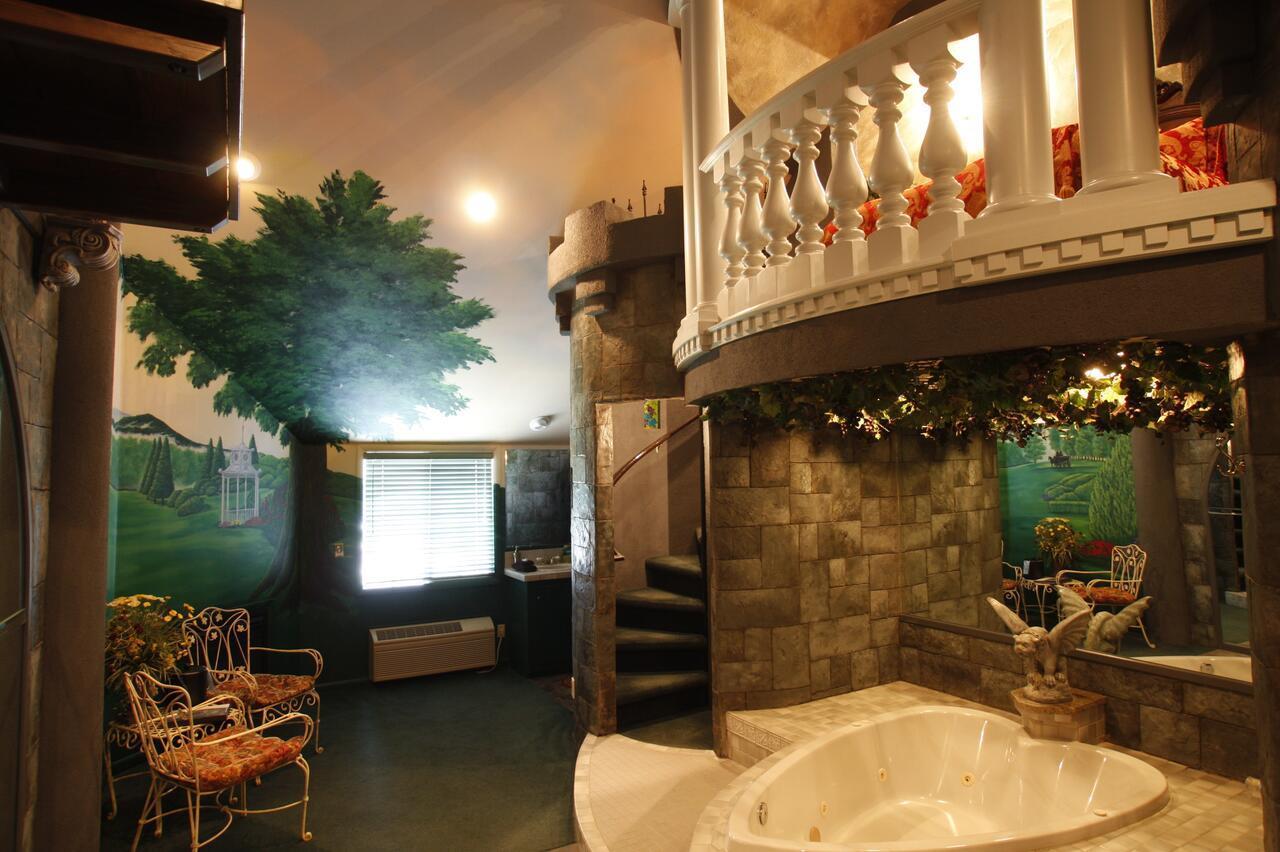 Black Swan Inn Luxurious Theme Rooms Покателло Экстерьер фото